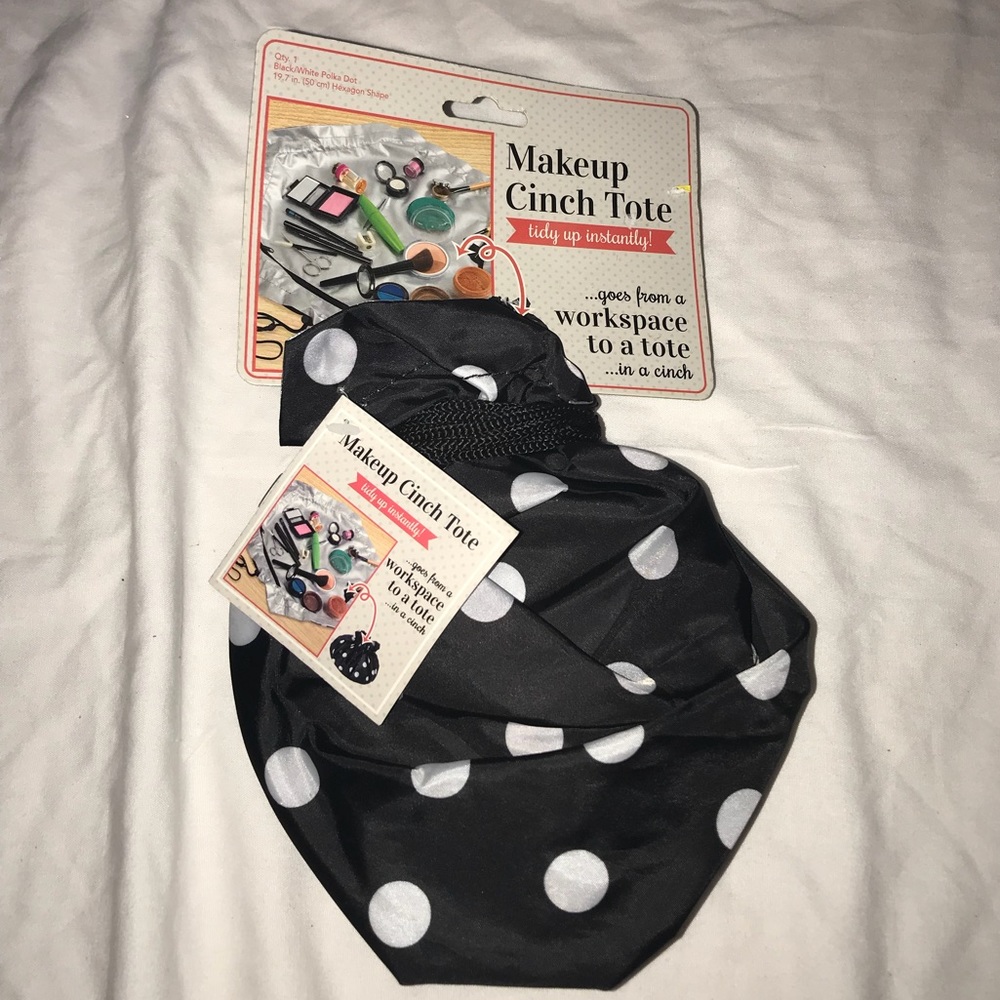 🖤 BRAND NEW Makeup Cinch Bag 🖤